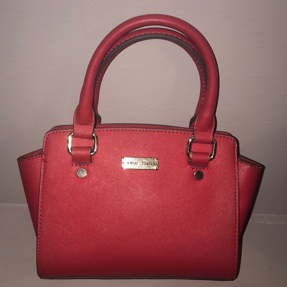 NEW YORK & COMPANY SMALL RED HAND PURSE